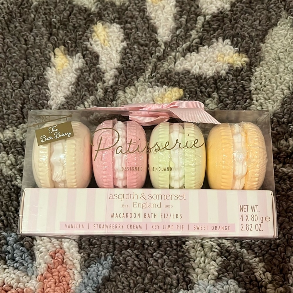New unopened Macaroon bath Fizzers - Picture 1 of 2